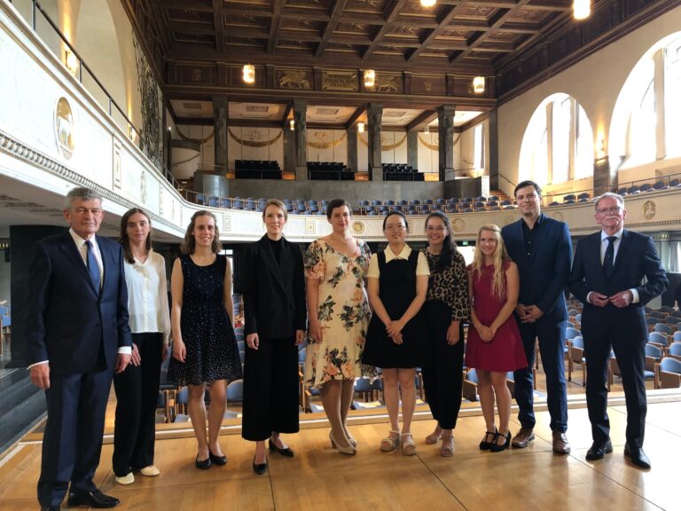 Dr. Julia Hugo erhält Promotionsförderpreis