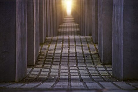 Zum Artikel "Einladung zum Vortrag ‚Eine „Zeitenwende“ in der Gedenkstättenpädagogik? Professionalisierungsprozesse an Gedenkstätten im Kontext gesellschaftspolitischer Spannungsverhältnisse‘"