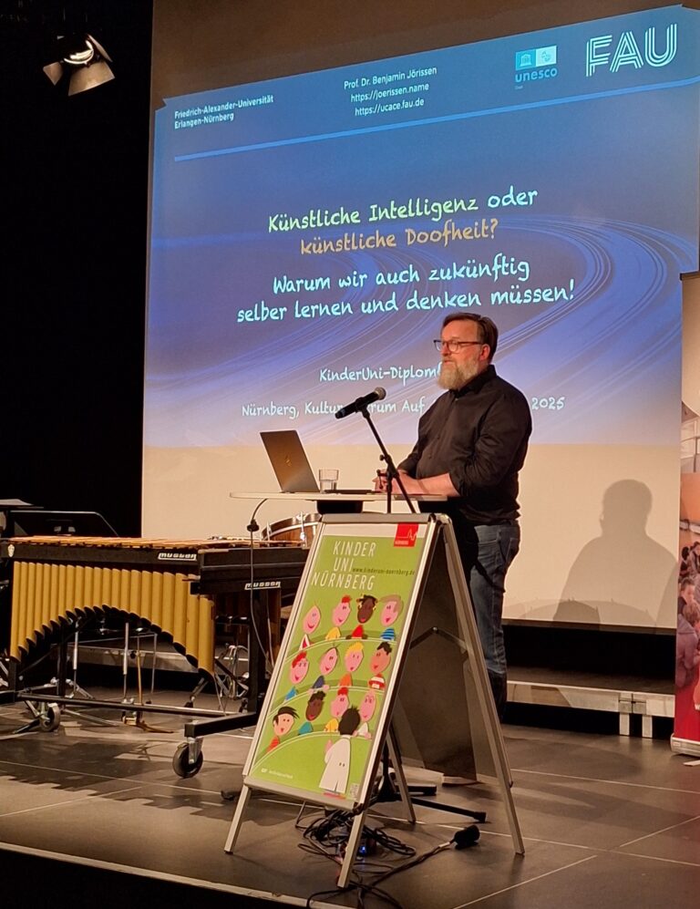 Vortrag Prof. Dr. Benjamin Jörissen bei der Diplomfeier der KinderUni Nürnberg